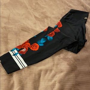 Pink Victoria’s Secret rose workout leggings 🌹